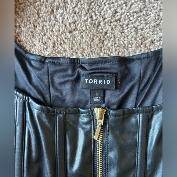 Leather corset top - Picture 3 of 4